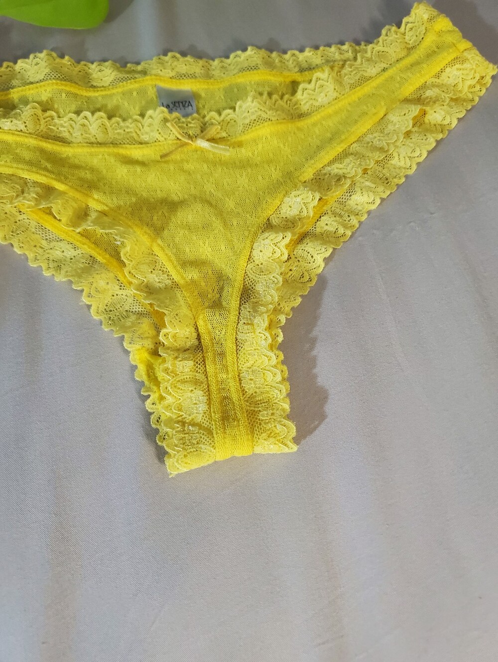 Rare LA SENZA Yellow Lace Cheeky Panty - Picture 11 of 11